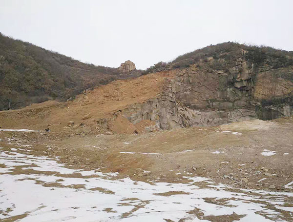 察看千山風(fēng)景區(qū)驚險宮爆破工程